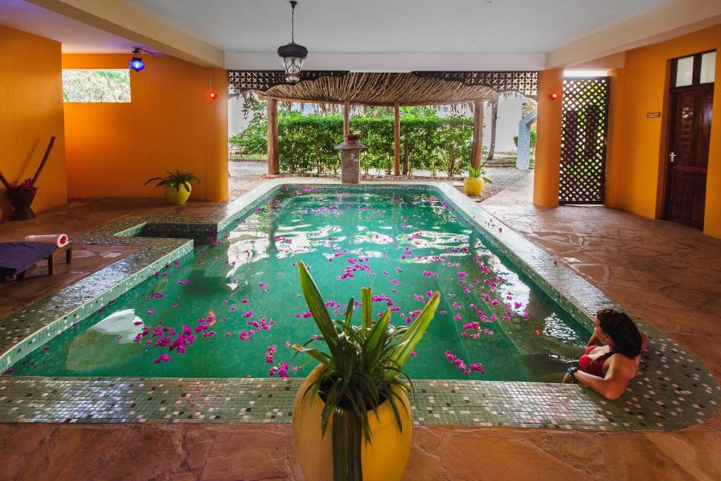 AHG WARIDI BEACH RESORT & SPA 4*
