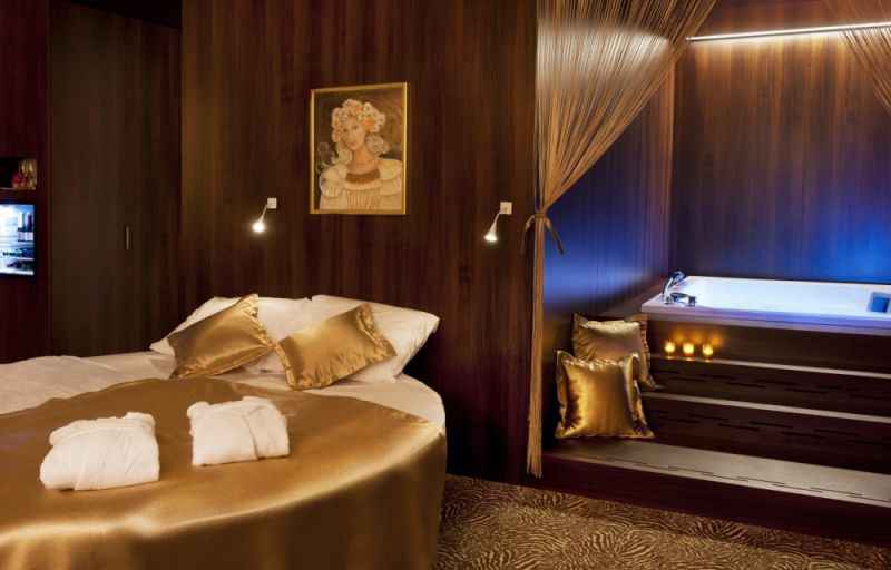 RIMSKI DVOR 4*