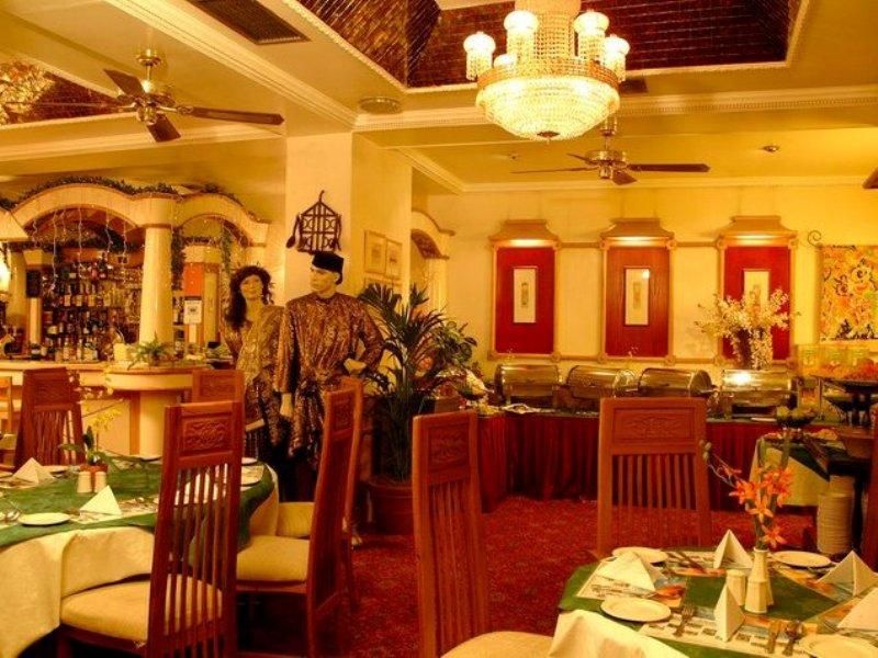 HOLIDAY VILLA 3*