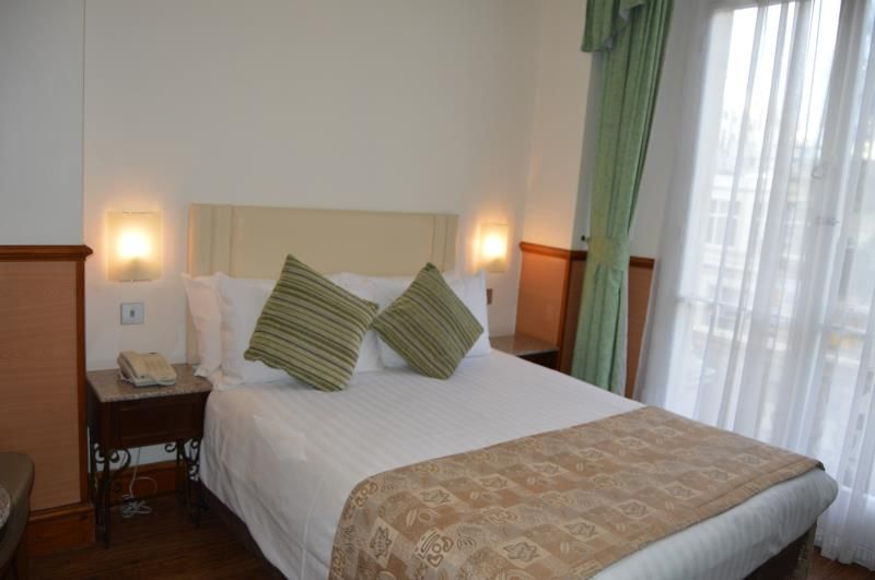 HOLIDAY VILLA 3*