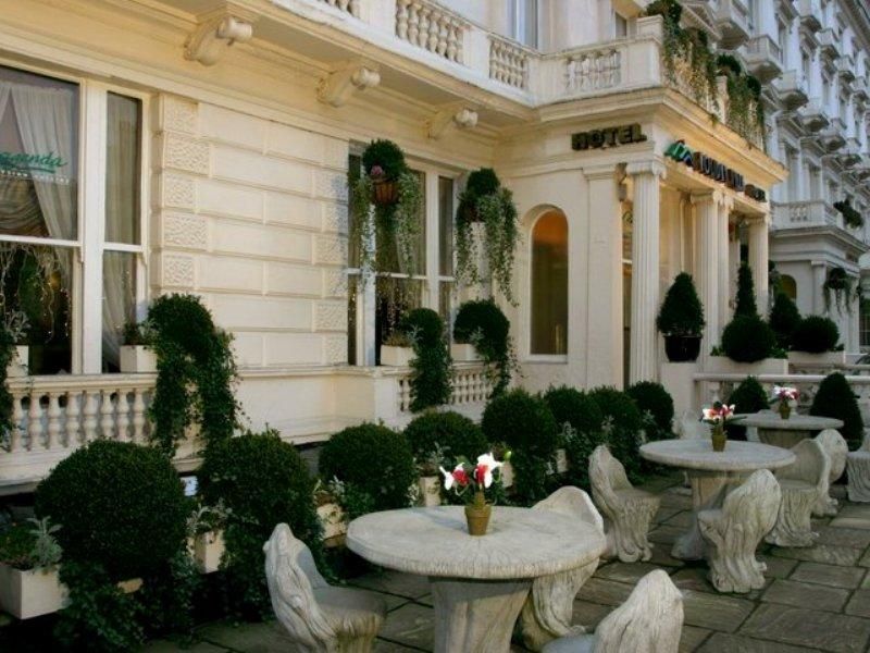 HOLIDAY VILLA 3*