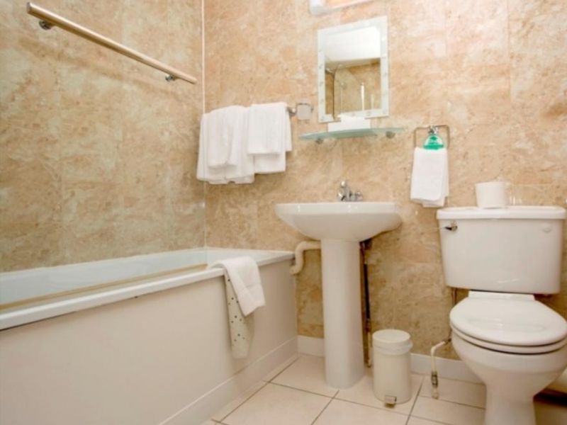 HOLIDAY VILLA 3*