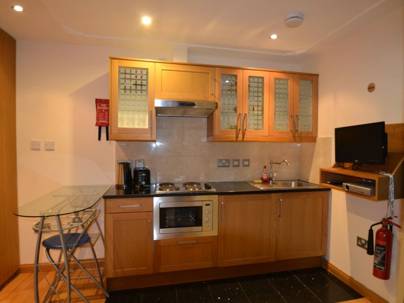 HYDE PARK SUITES 4*