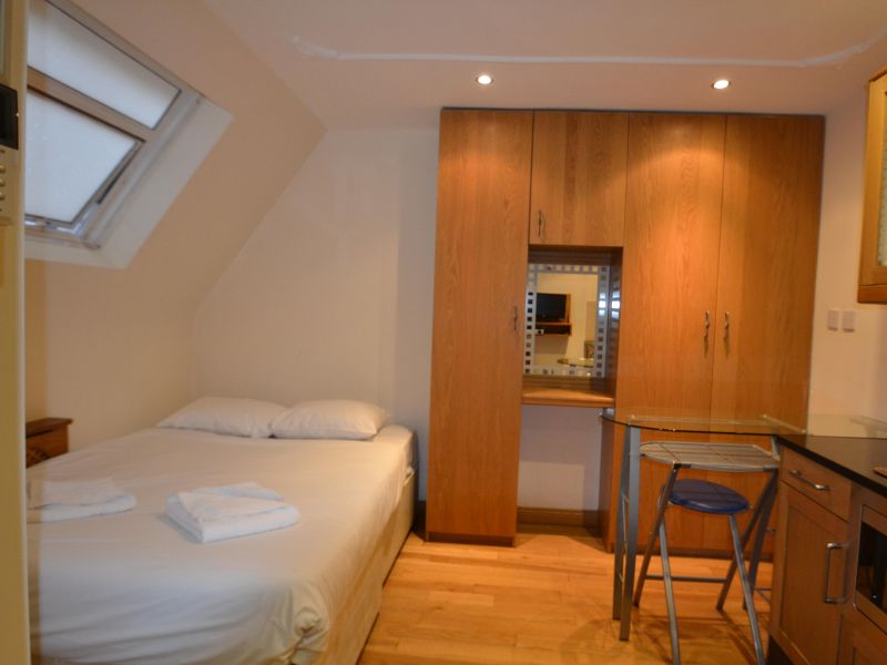 HYDE PARK SUITES 4*