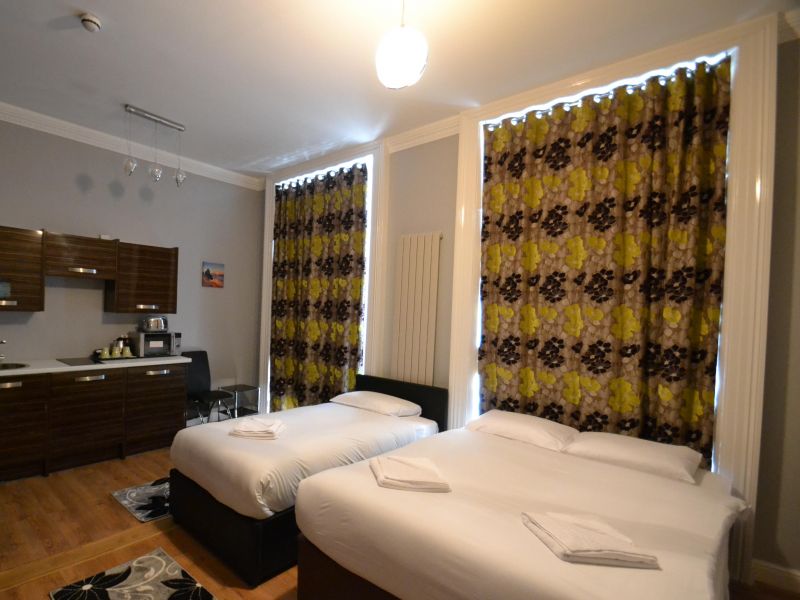 HYDE PARK SUITES 4*