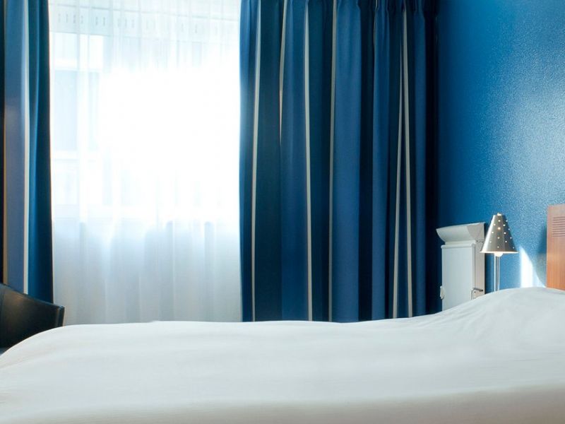 INNTEL HOTELS AMSTERDAM CENTRE 4*