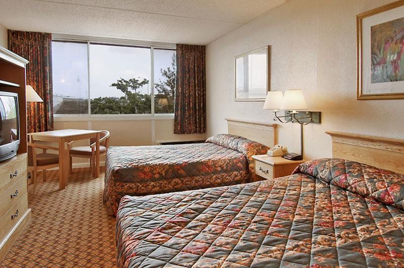 DAYS INN MIAMI INTERNATIONAL AIRPORT 3*