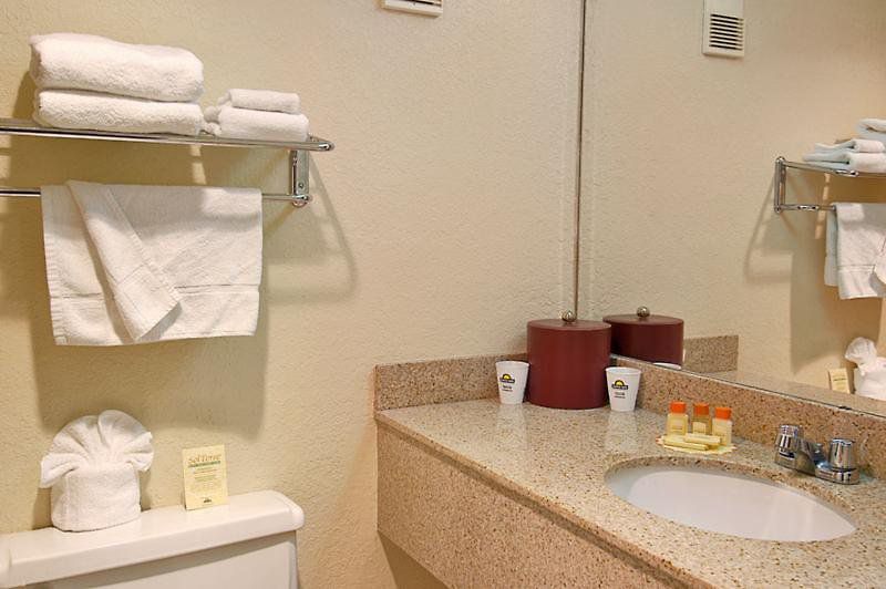 DAYS INN MIAMI INTERNATIONAL AIRPORT 3*