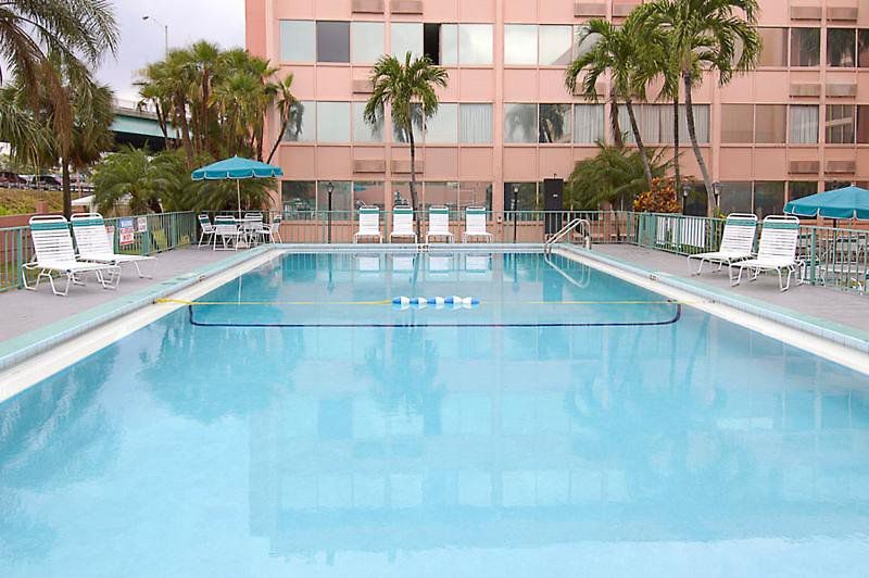 DAYS INN MIAMI INTERNATIONAL AIRPORT 3*