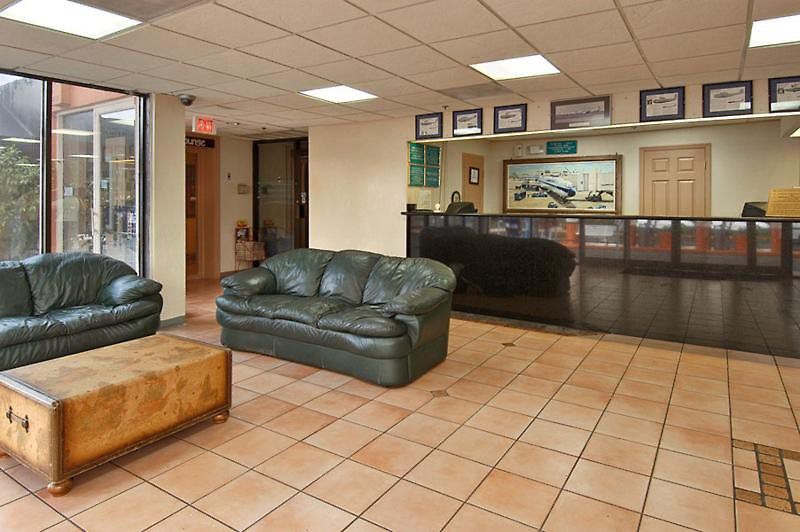 DAYS INN MIAMI INTERNATIONAL AIRPORT 3*