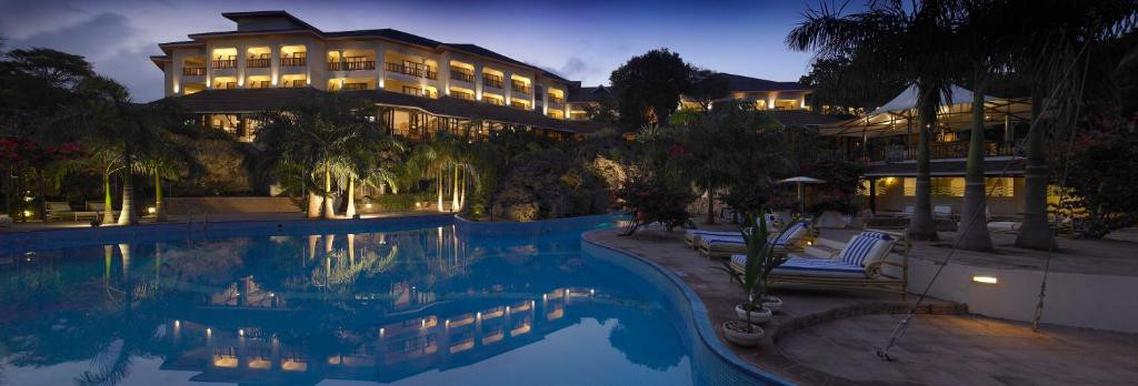 DIANI REEF BEACH RESORT & SPA 5*