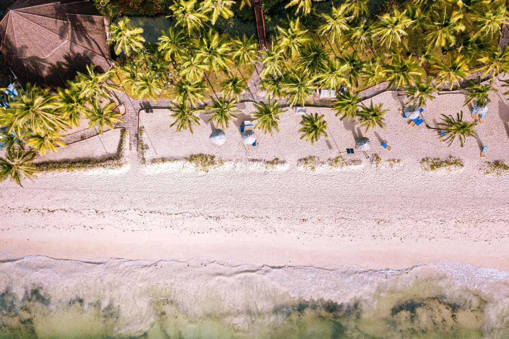 DIANI REEF BEACH RESORT & SPA 5*