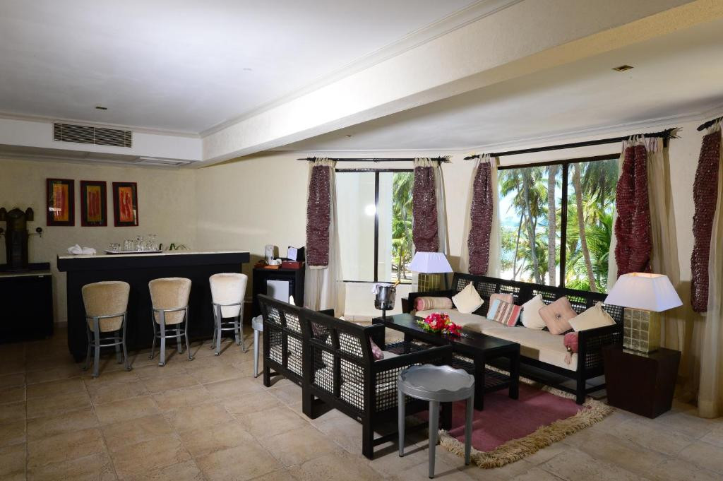 DIANI REEF BEACH RESORT & SPA 5*