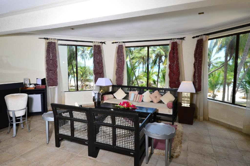 DIANI REEF BEACH RESORT & SPA 5*