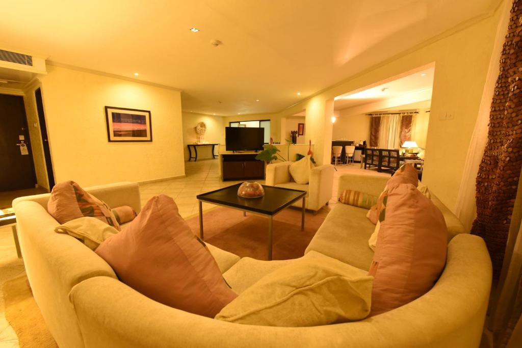 DIANI REEF BEACH RESORT & SPA 5*