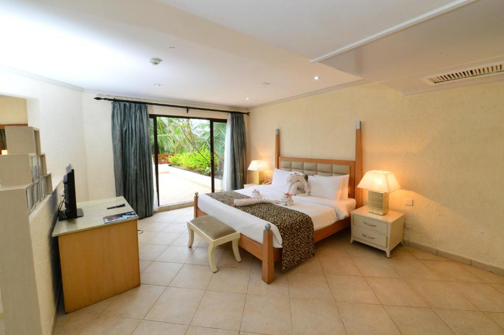 DIANI REEF BEACH RESORT & SPA 5*