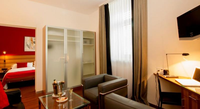 CENTRAL PLAZA 4*