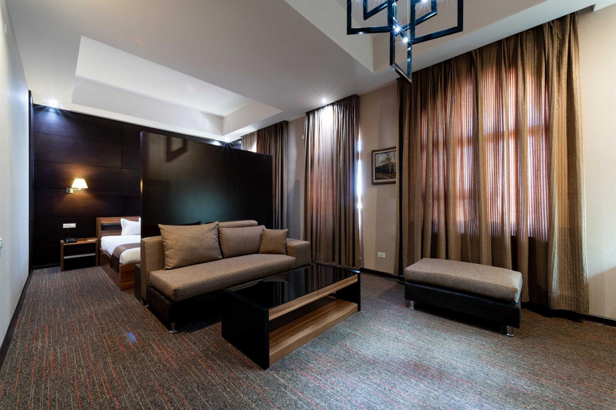 BASS BOUTIQUE 4*