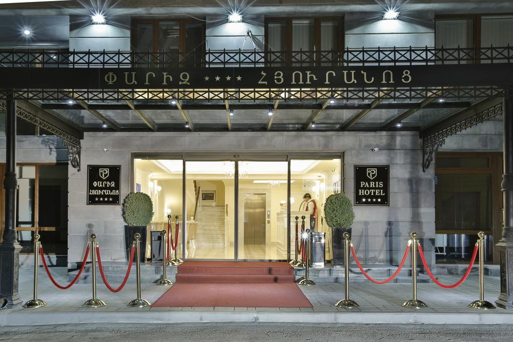 PARIS 4*