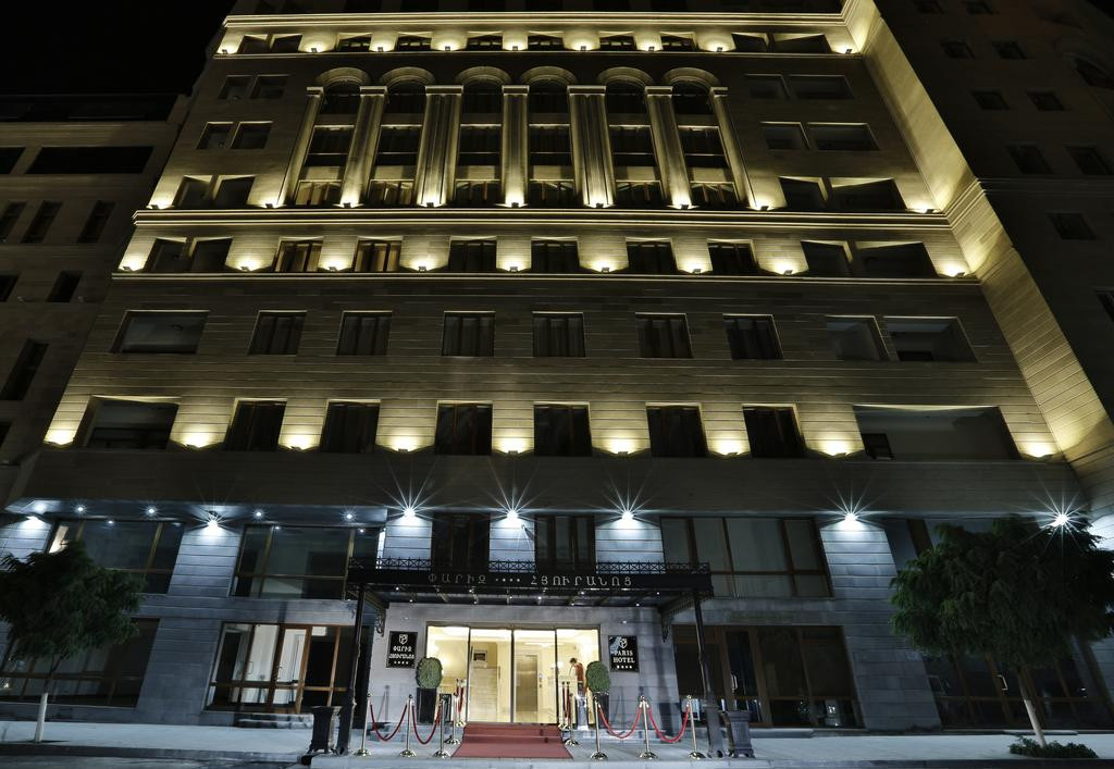 PARIS 4*