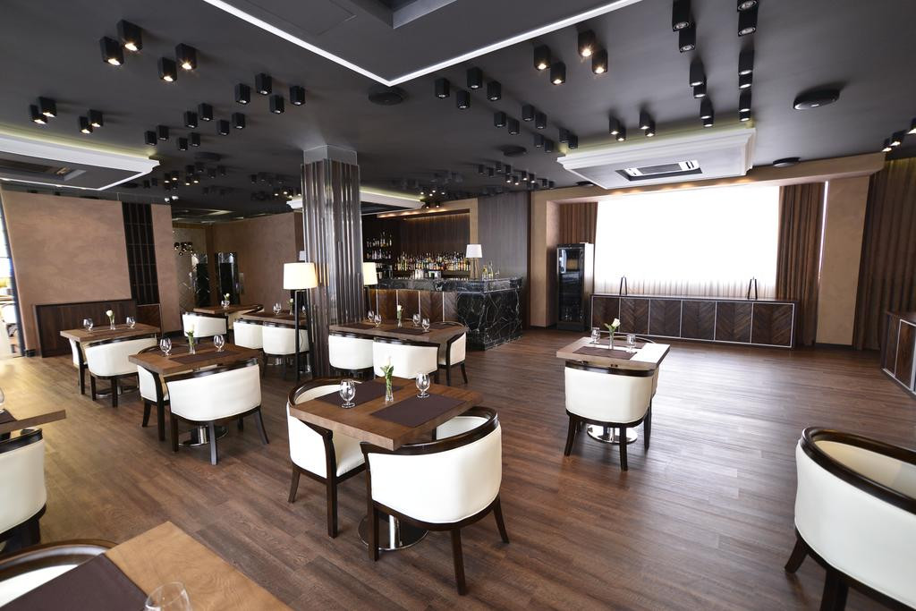 PARIS 4*