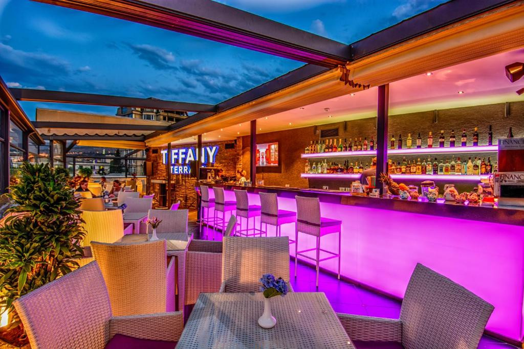 RIVER SIDE 4*