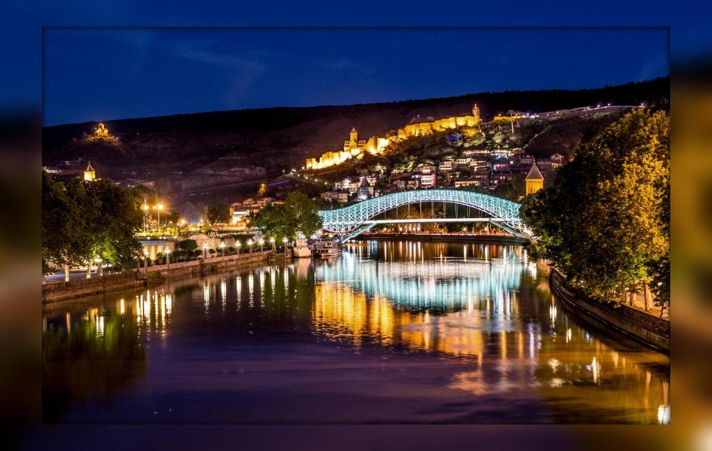 RIVER SIDE 4*