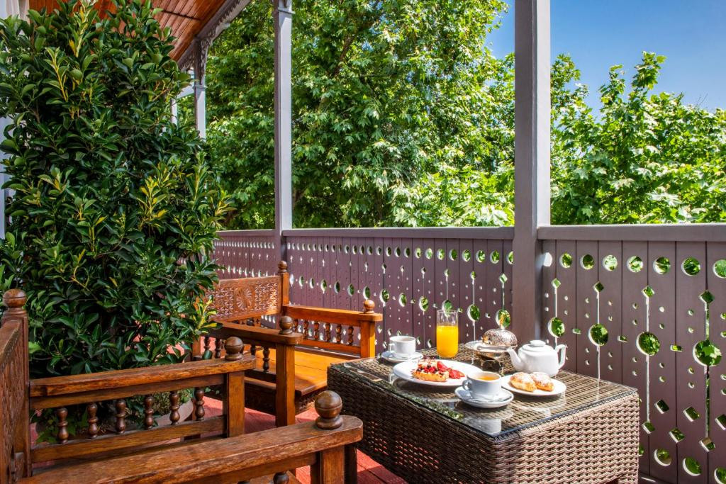 RIVER SIDE 4*