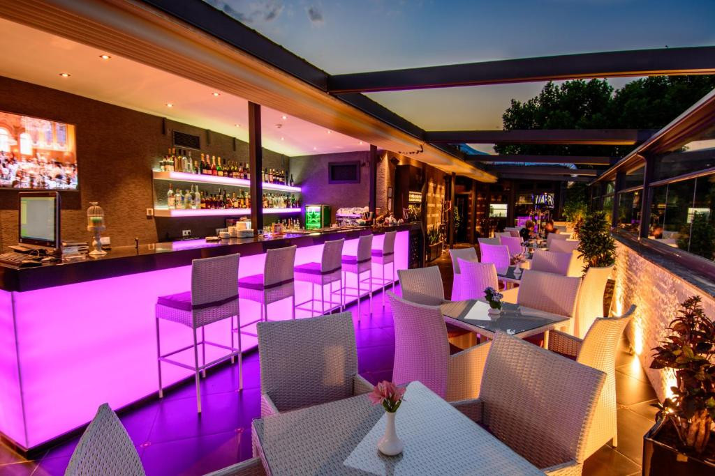 RIVER SIDE 4*