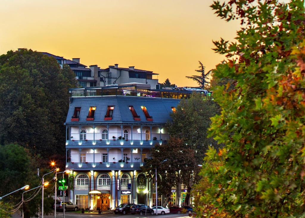 RIVER SIDE 4*