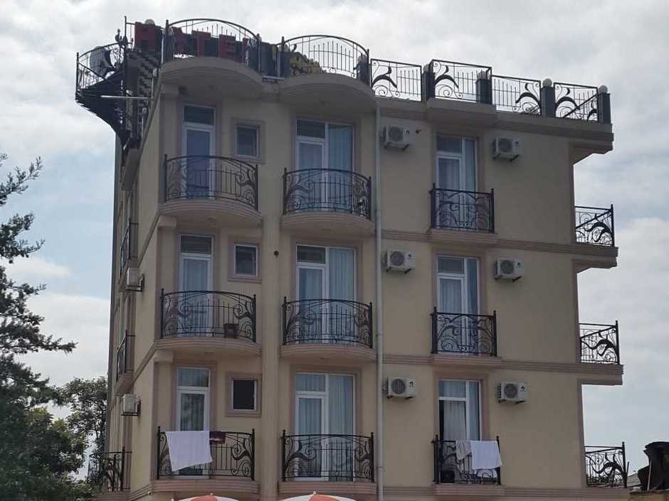 BEACH HOUSE BATUMI 3*
