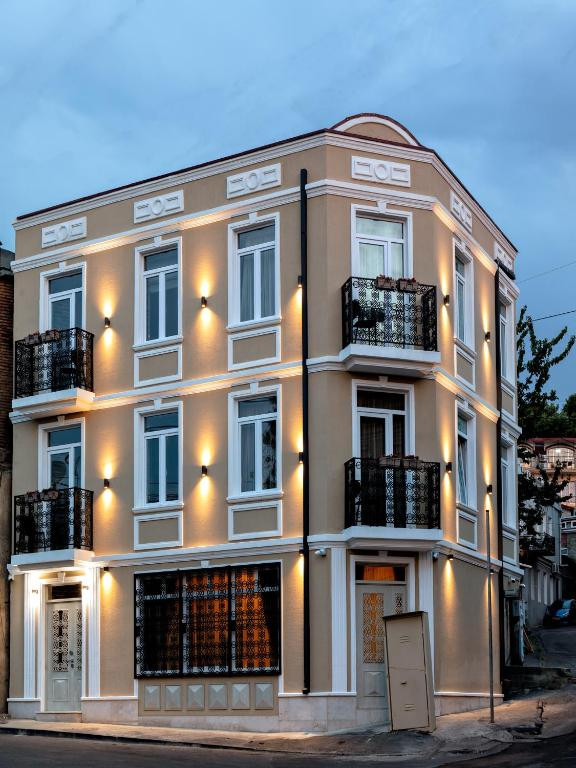 6 UNIQUE APARTMENTS 3*