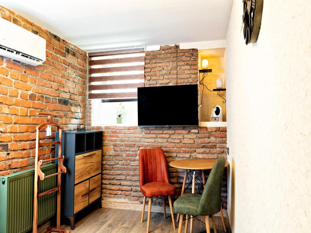 6 UNIQUE APARTMENTS 3*