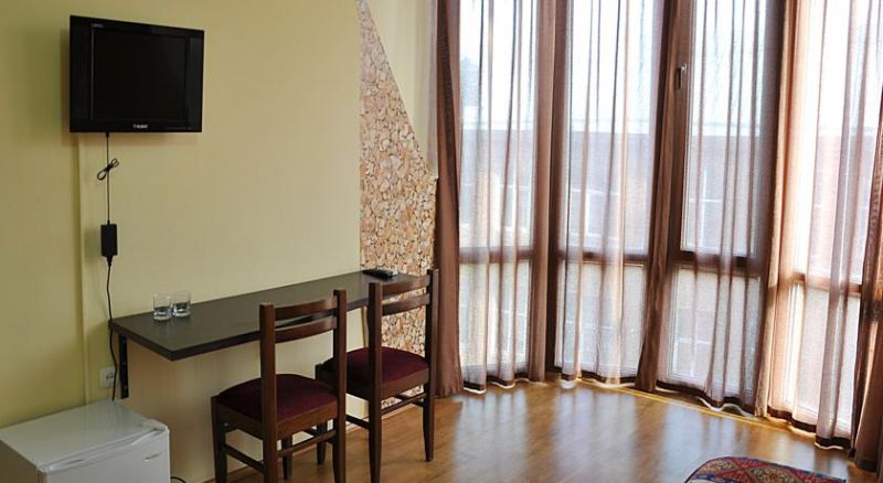 CITY PLAZA 3*