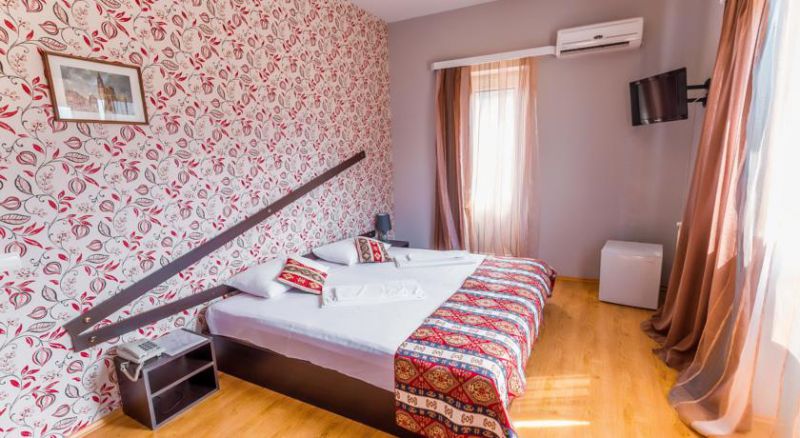 CITY PLAZA 3*