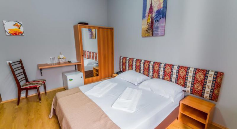 CITY PLAZA 3*