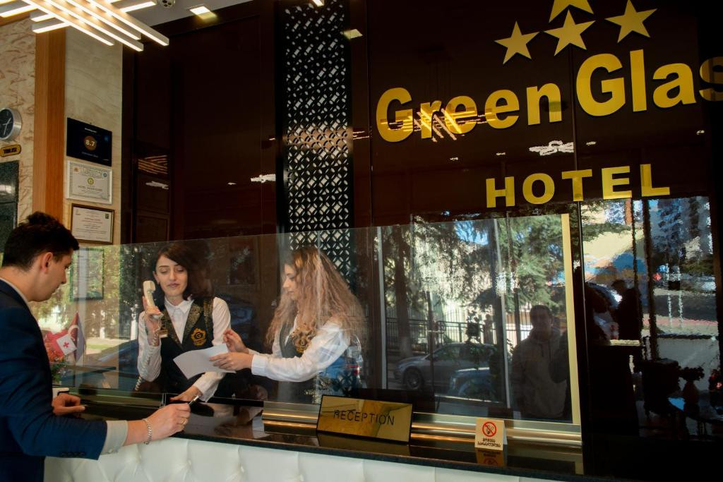 GREEN GLASS 3*