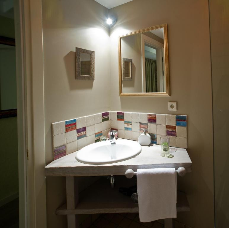 NO12 BOUTIQUE HOTEL 4*
