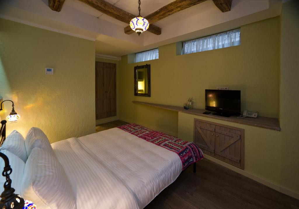 NO12 BOUTIQUE HOTEL 4*