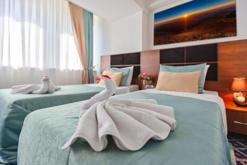 28 PLAZA HOTEL 4*