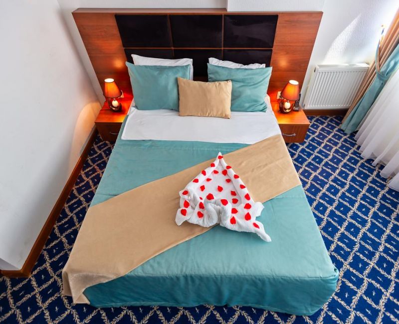 28 PLAZA HOTEL 4*