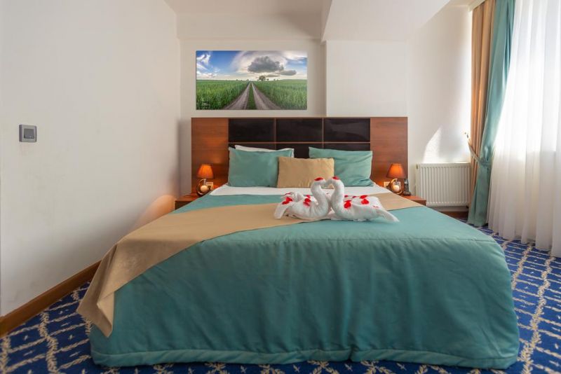 28 PLAZA HOTEL 4*