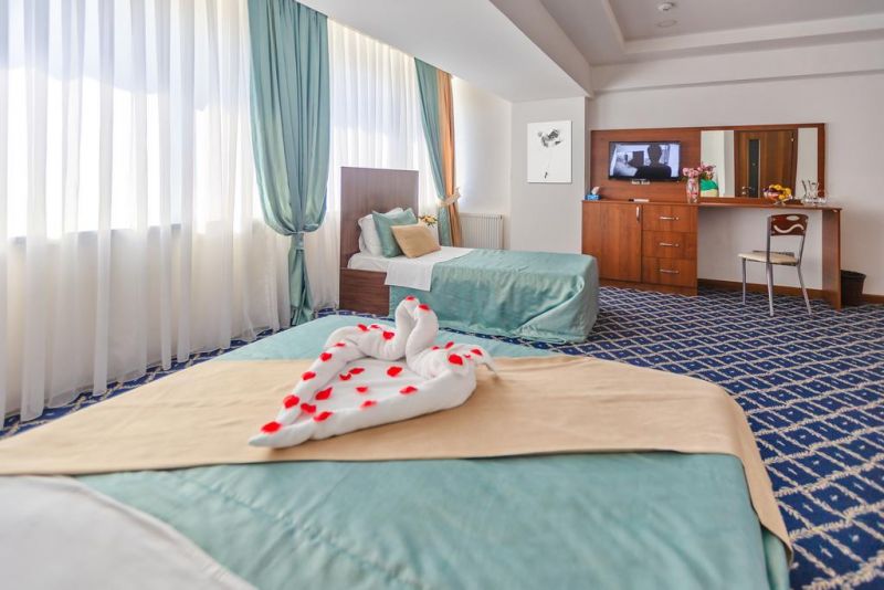 28 PLAZA HOTEL 4*
