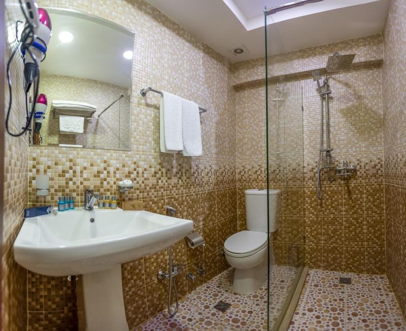 28 PLAZA HOTEL 4*