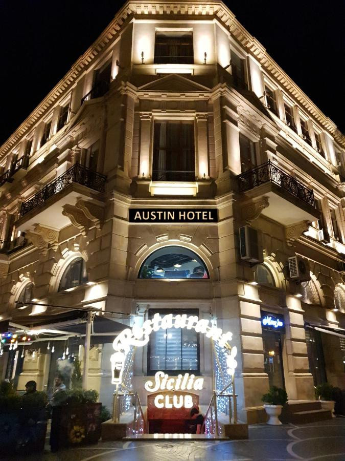 AUSTIN 4*