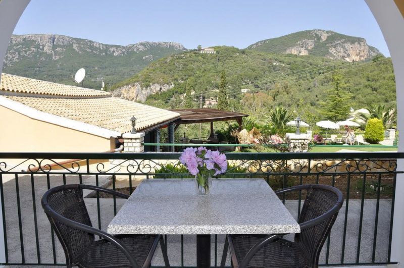 BIRLIS APARTMENTS 3*