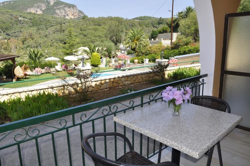 BIRLIS APARTMENTS 3*