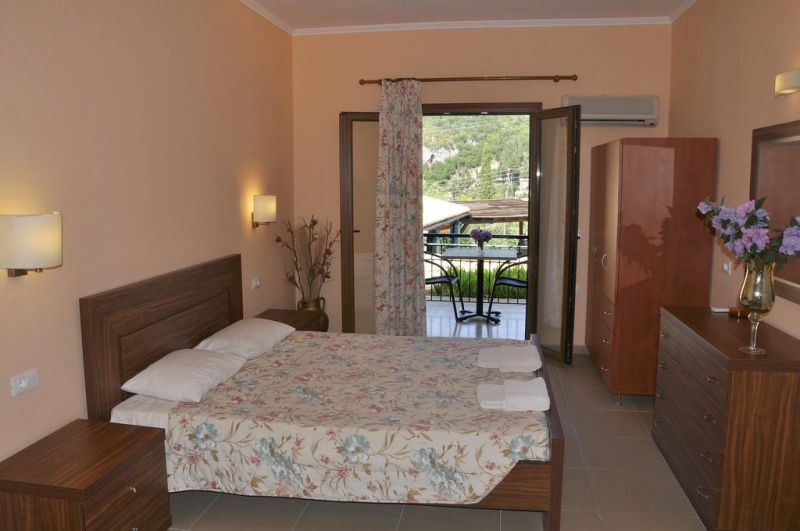 BIRLIS APARTMENTS 3*
