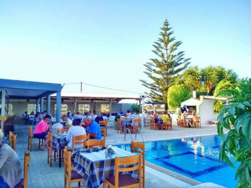 GIAKALIS APARTMENTS 3*