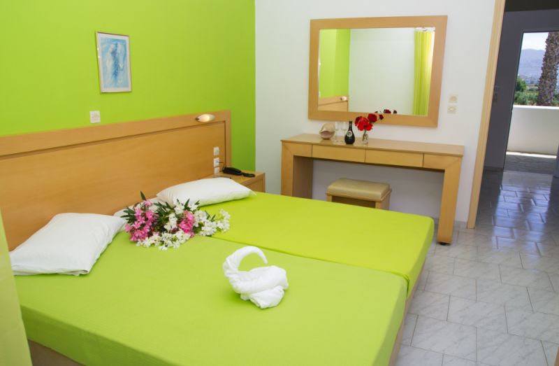 GIAKALIS APARTMENTS 3*